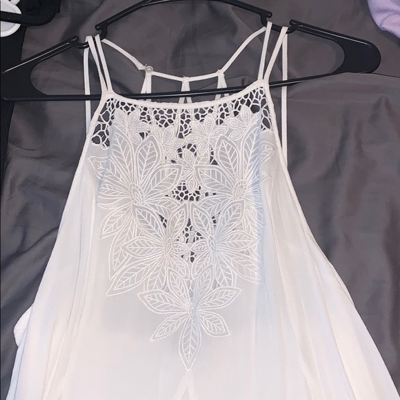 white floral and open back dress - Picture 4 of 5